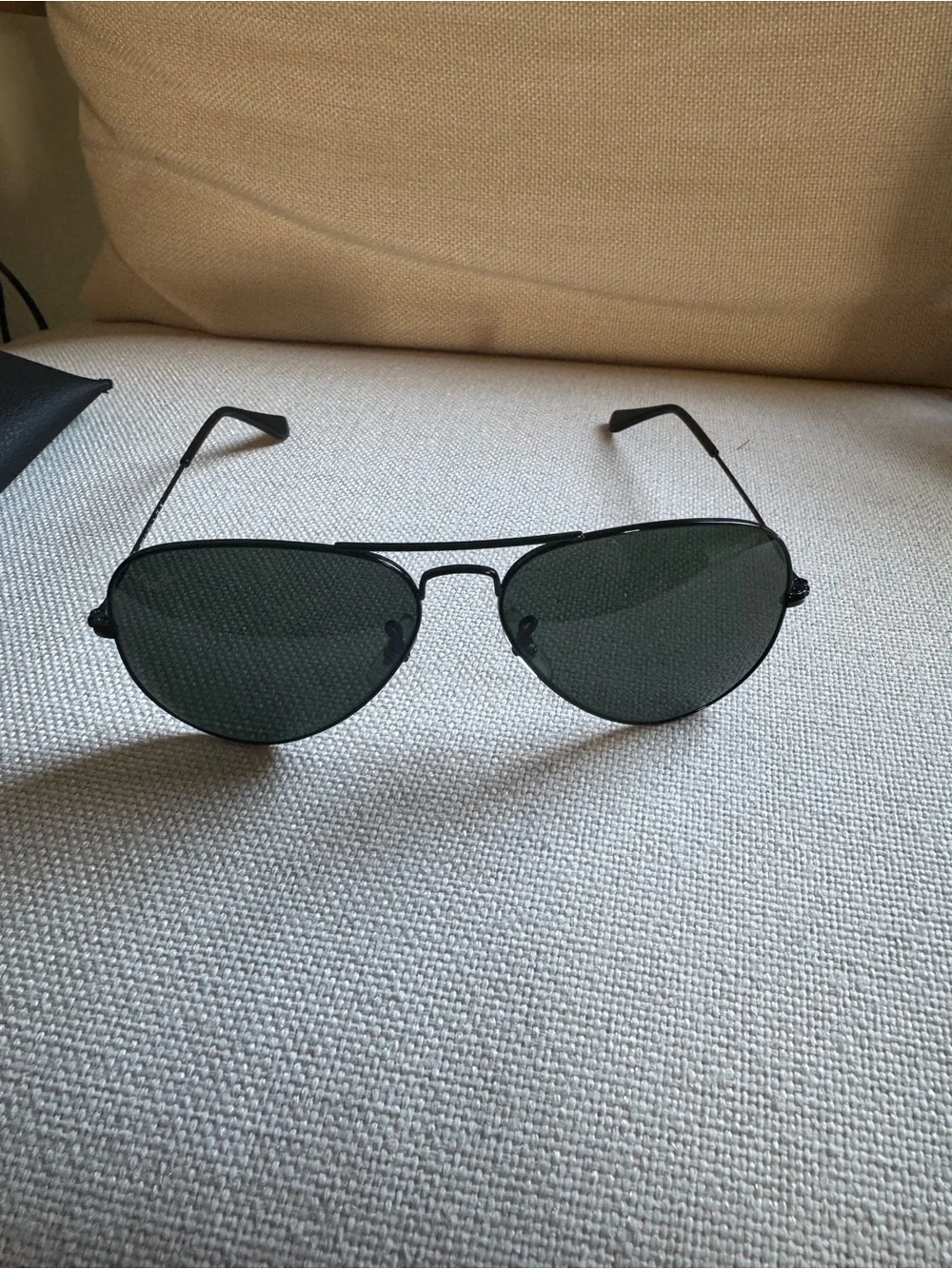 Ray-Ban Aviator Sunglasses - Black Frame RB3025 model